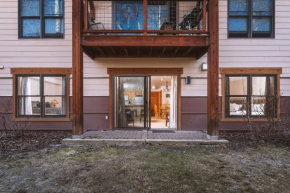 Adventure Awaits - Main Floor 2 Br condo with hot tubs